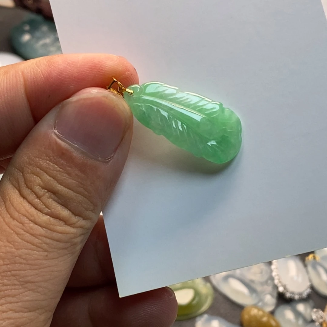 颈饰18K金镶嵌翡翠天然