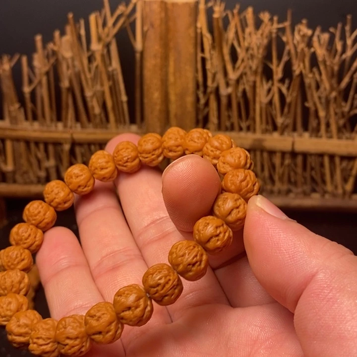 文玩核桃吊坠精工制作