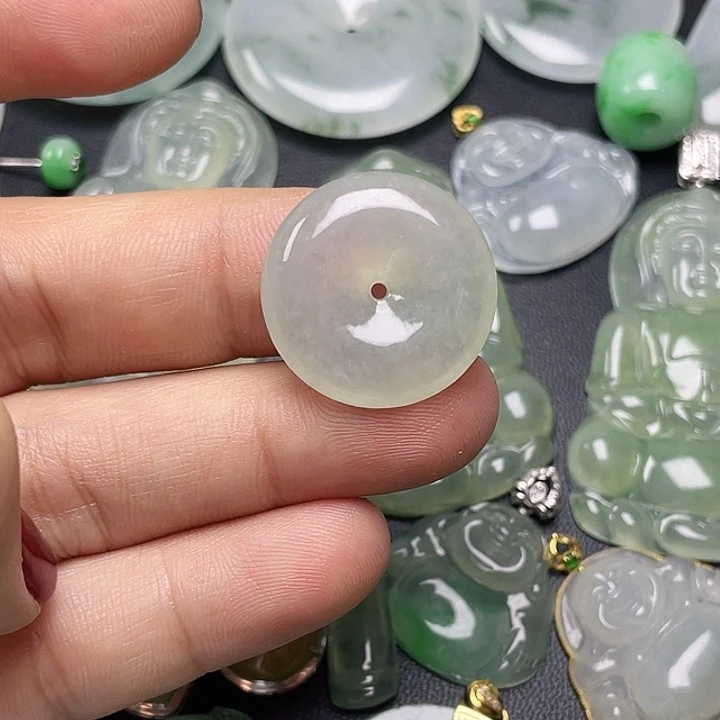 翡翠未镶嵌颈饰平安扣