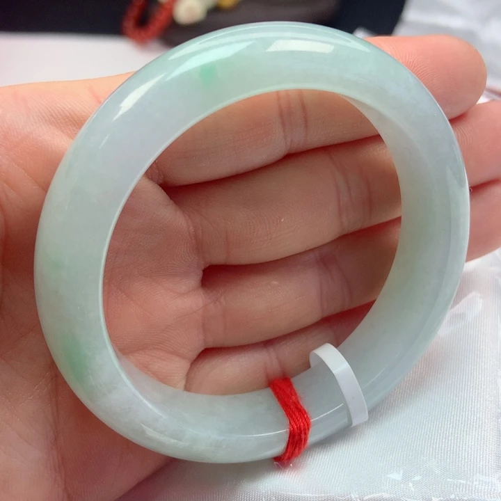 翡翠手镯未镶嵌55圈
