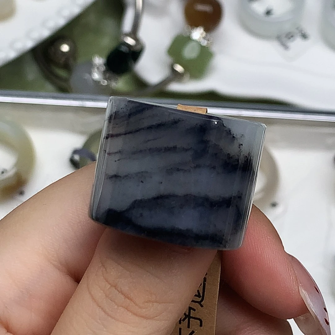 未镶嵌戒指和田玉