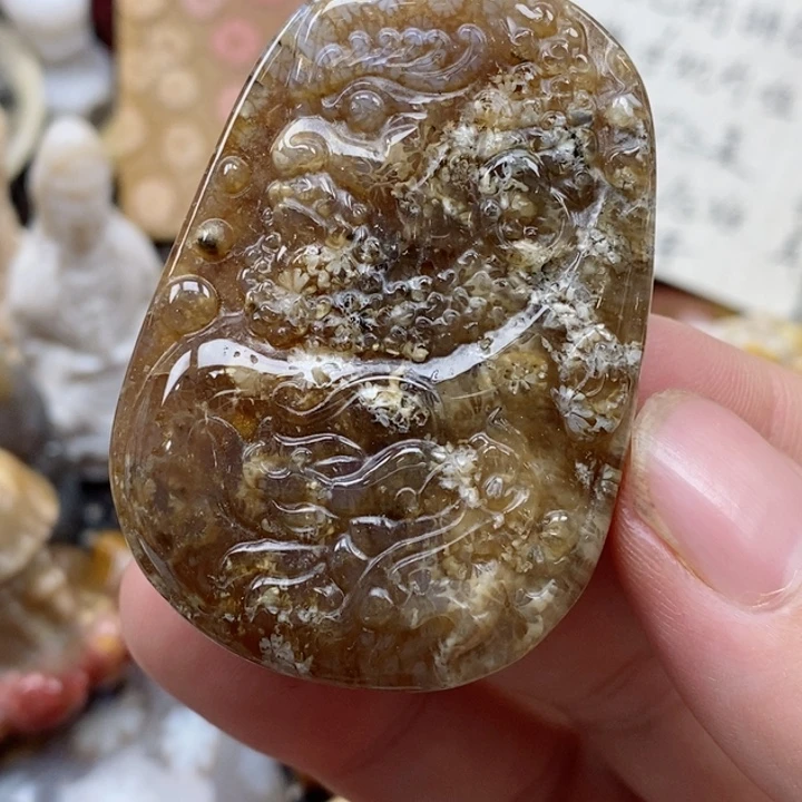 颈饰未镶嵌硅化珊瑚（珊瑚玉）有瑕