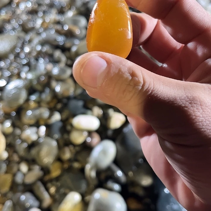 和田玉（糖玉）未镶嵌珠宝奇石