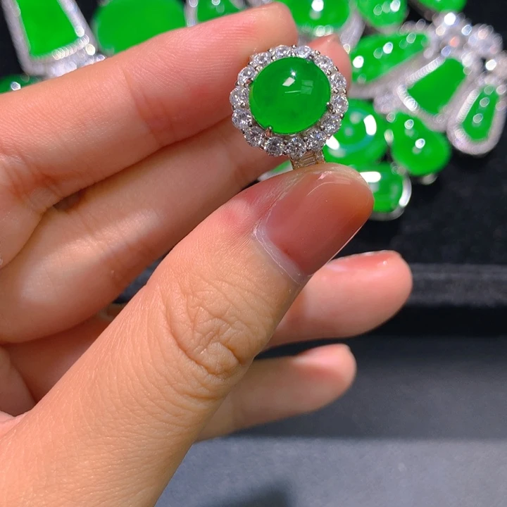 翡翠银S925镶嵌戒指一个