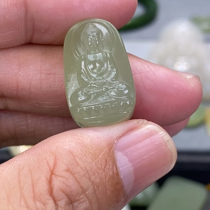 和田玉颈饰未镶嵌R****?