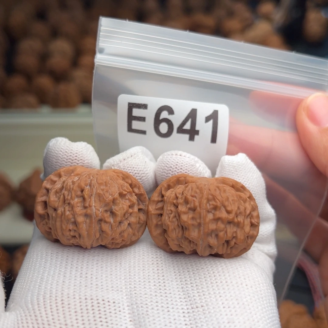 文玩核桃吊坠E641第一矮36全品