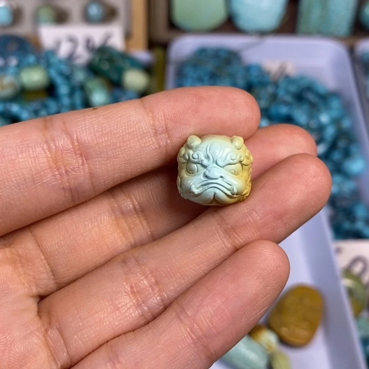 绿松石未镶嵌颈饰