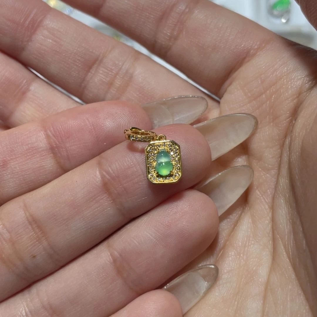 【闪购商品】颈饰18K金镶嵌翡翠