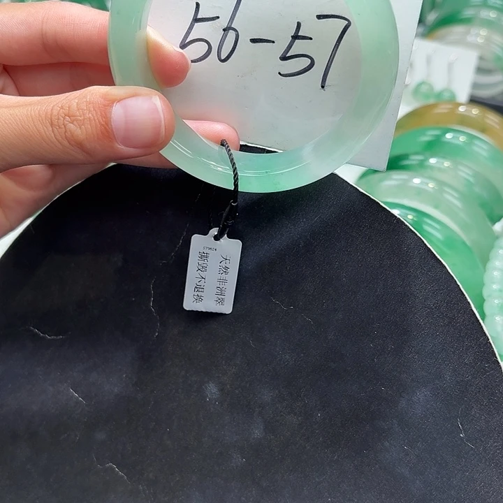 未镶嵌手镯石英质玉（非洲翠）