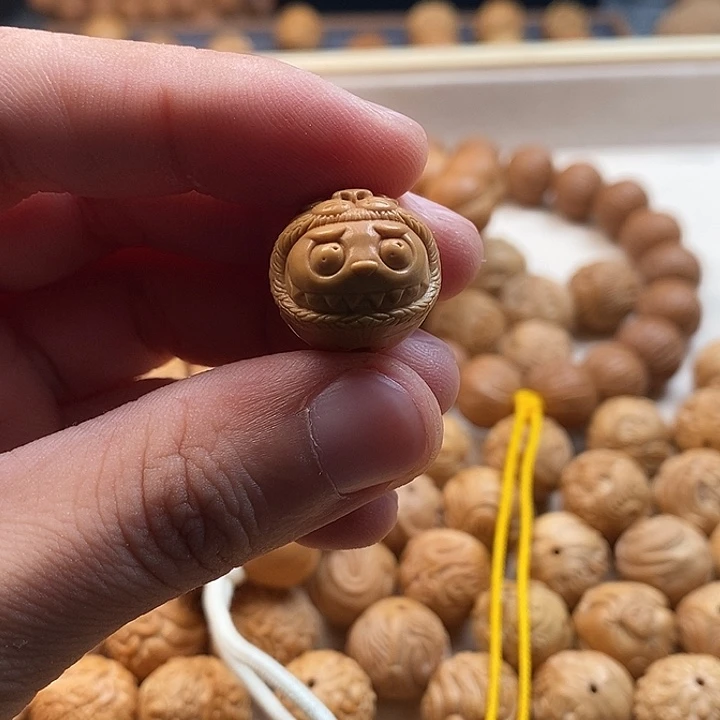N***姐手串猴头核桃Labubu单颗