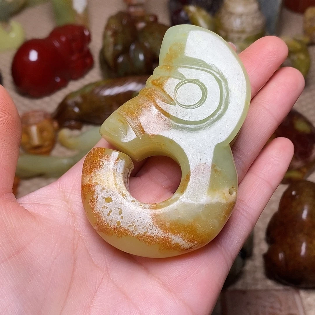 蛇纹石玉未镶嵌颈饰