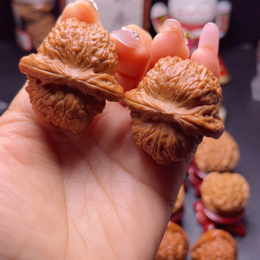 文玩核桃吊坠全品货头，美顶血麒麟