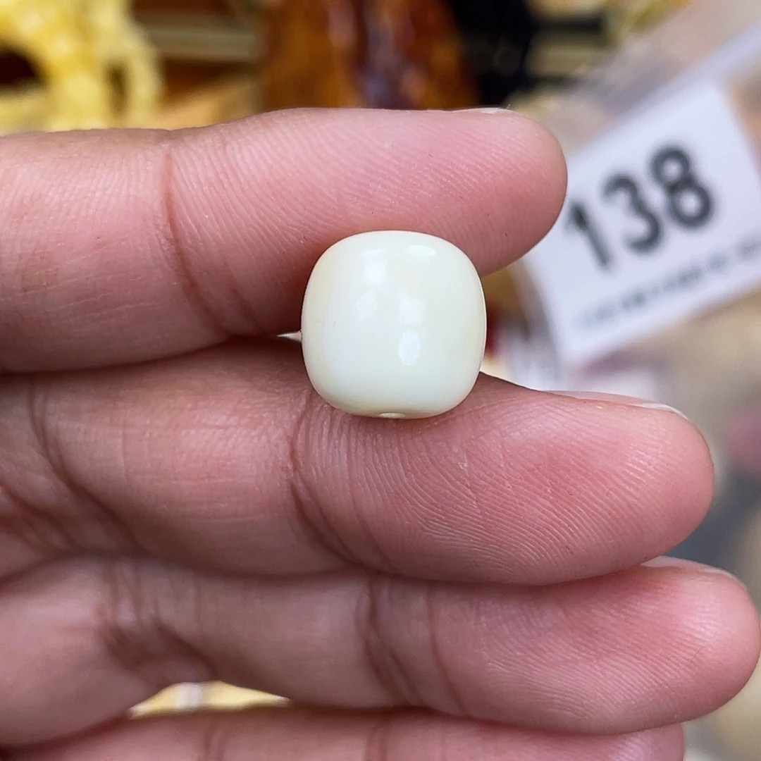 蜜蜡未镶嵌珠宝奇石沁色12