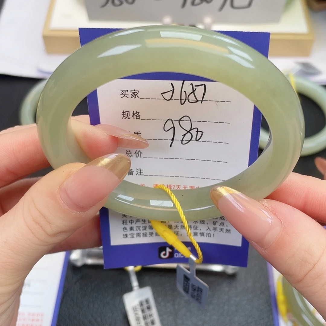 和田玉（糖玉）未镶嵌手镯