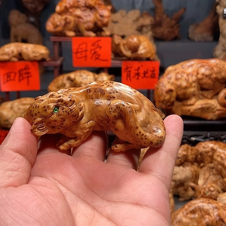 柏木（崖柏）木雕手工把件太行崖柏留疤料豹子