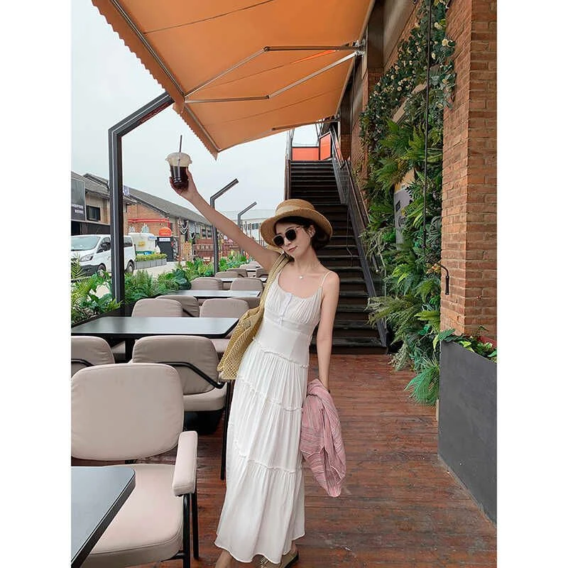 温柔风甜美蛋糕吊带连衣裙女2025夏季新款白色收腰显瘦时尚中长裙