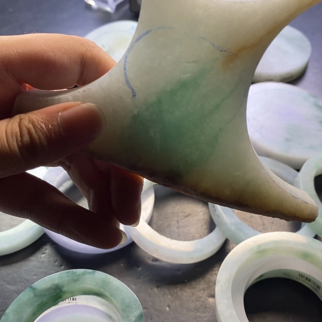 翡翠挂件未镶嵌时*