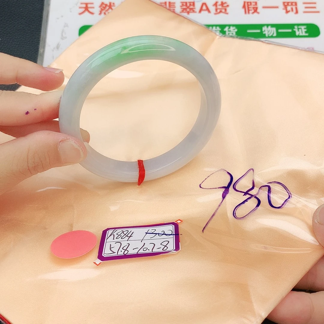 翡翠手镯未镶嵌翡翠