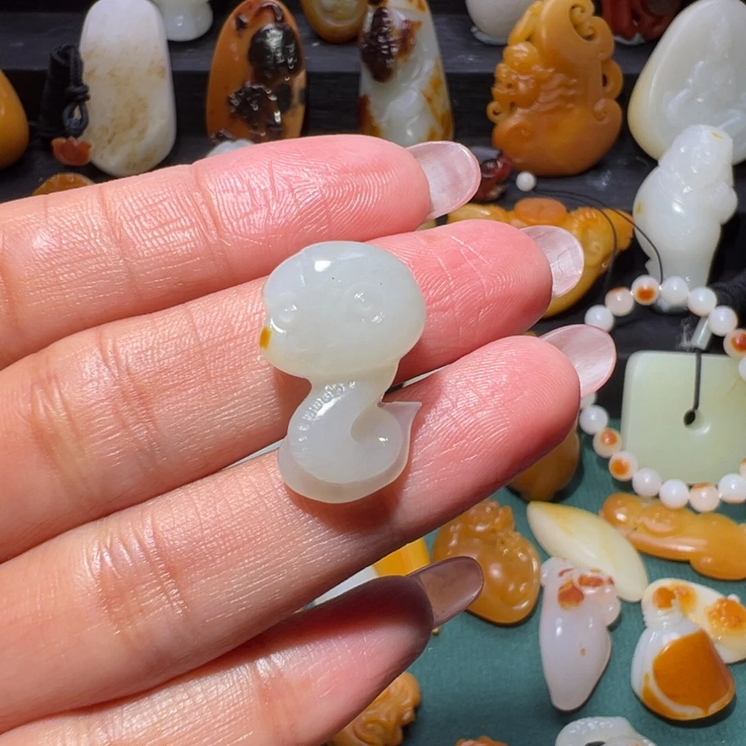 和田玉挂件未镶嵌道***?