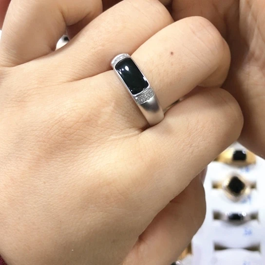 翡翠戒指18K金镶嵌缅甸天然A货翡翠