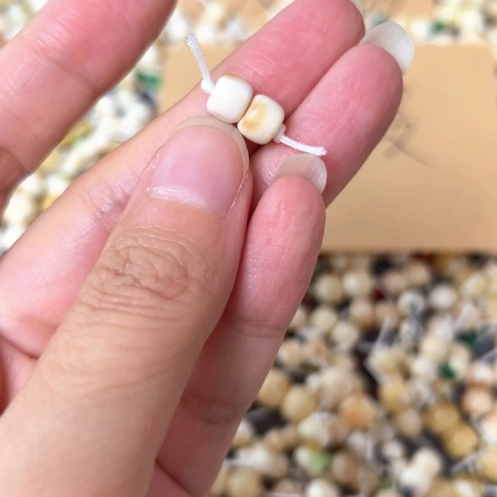 裸石蜜蜡未镶嵌6.4mm一对