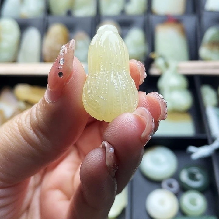 和田玉（糖玉）未镶嵌颈饰