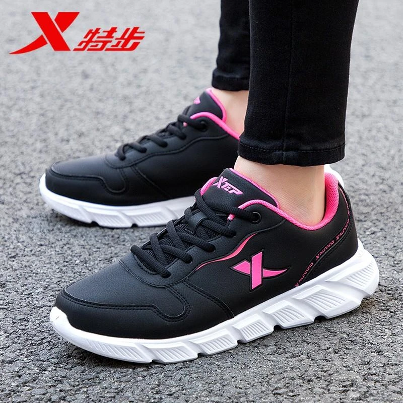 特步女鞋夏季跑步鞋皮面防水鞋子官方旗舰休闲鞋软底运动鞋慢跑鞋