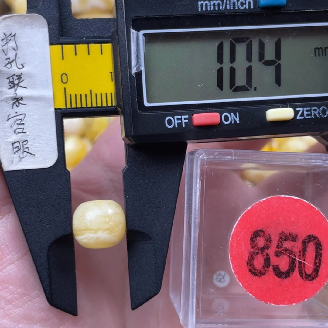 蜜蜡未镶嵌珠宝奇石