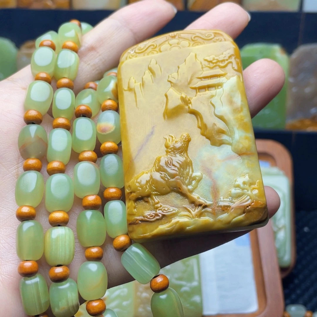 杨**亿新疆昆仑山料牌形