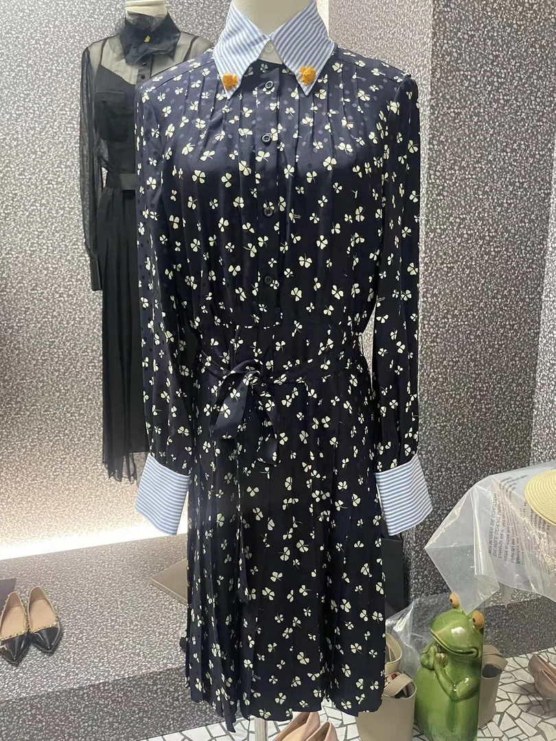 A字裙春夏百搭衬衣领印花连衣裙修身长袖女士连衣裙
