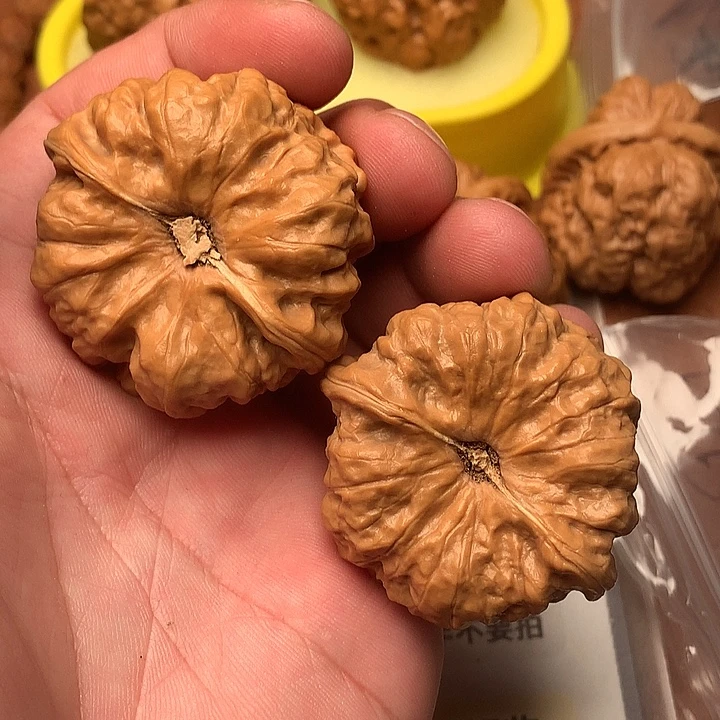 彫***處文玩核桃吊坠蛤蟆头