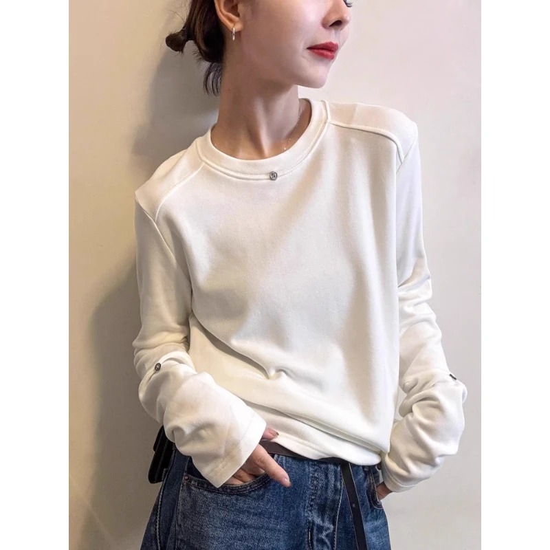 芯娇晴金属贴标磨毛拉绒T恤女欧洲站2025冬装新款欧货加厚打底衫