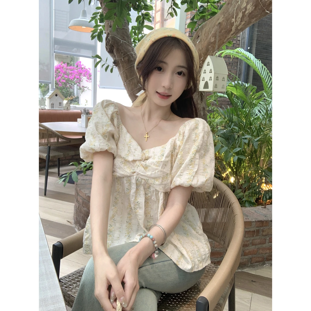 实拍大码女装夏季法式小众方领扭结褶皱碎花上衣泡泡袖衬衫气质