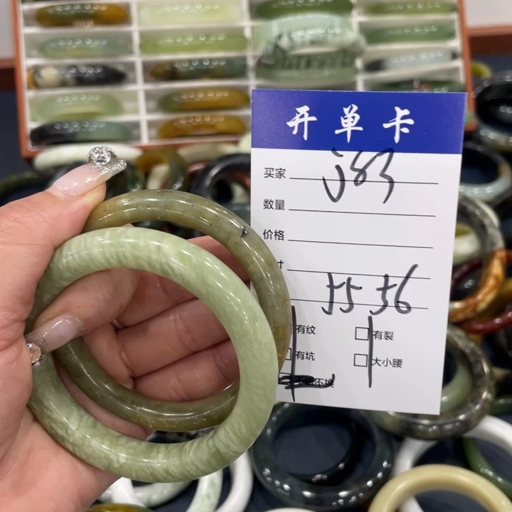 蛇纹石玉未镶嵌手镯