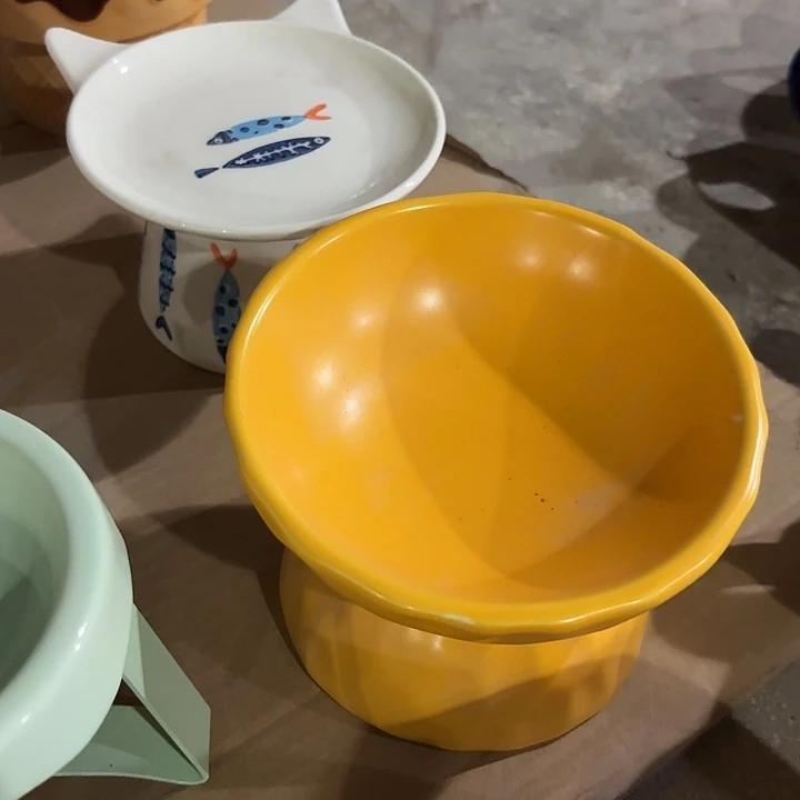 瓷片黄色浮雕微瑕