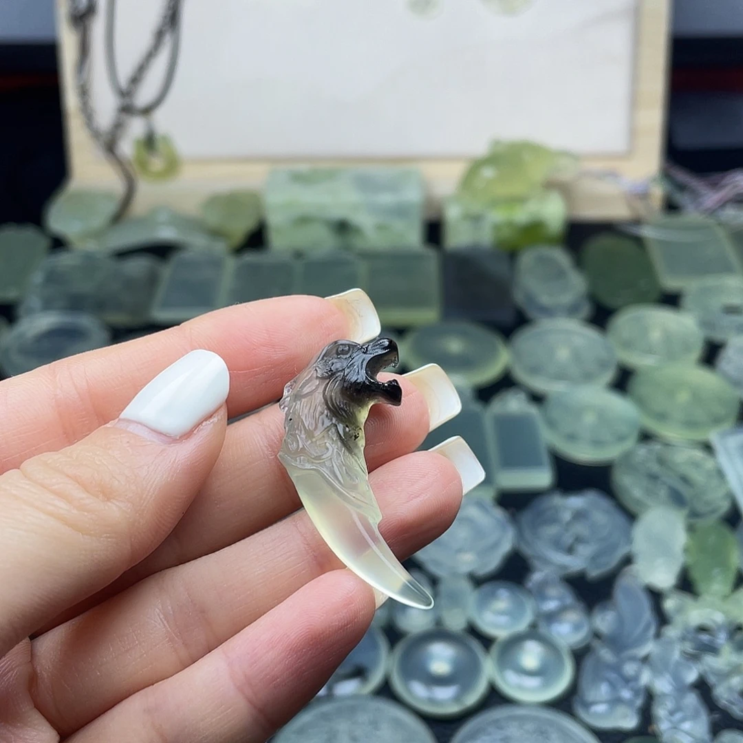 岫玉未镶嵌项圈狼牙