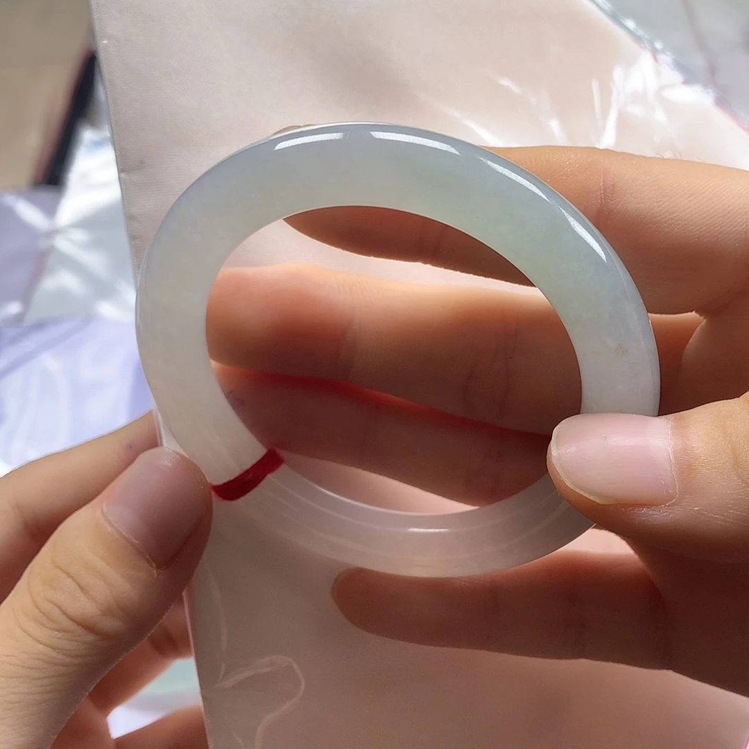 翡翠手镯未镶嵌翡翠