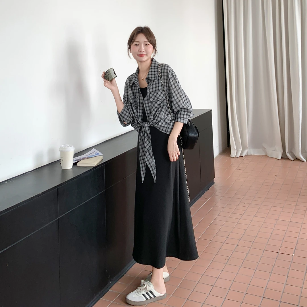 韩系格子衬衫内搭黑色背心裙套装女2025新款早秋通勤出街时尚穿搭