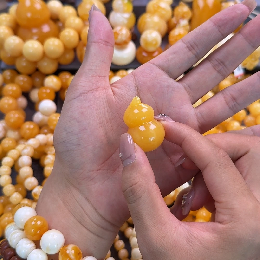 蜜蜡未镶嵌珠宝奇石