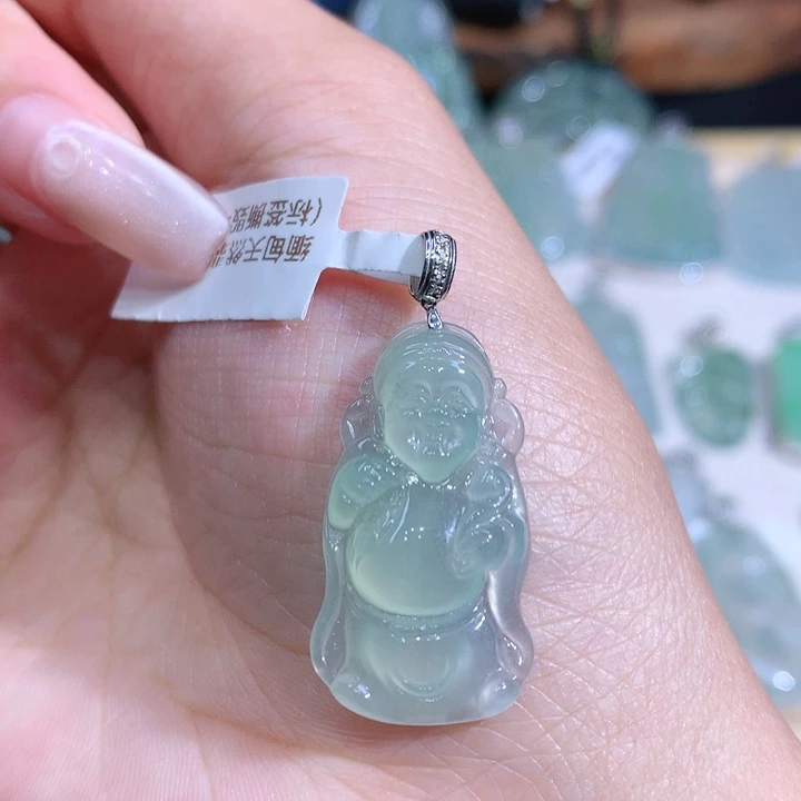 翡翠18K金镶嵌颈饰追*者翡翠