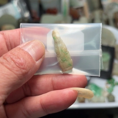 翡翠颈饰未镶嵌大*宝