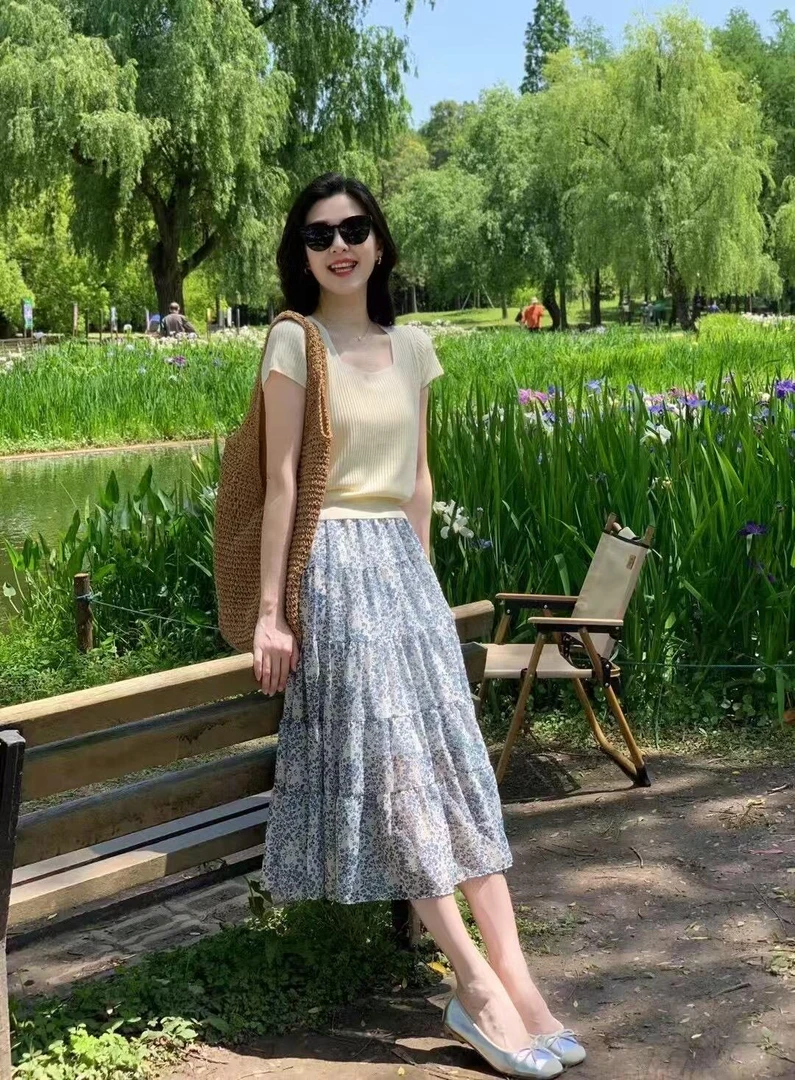 【杏雾浮花】高级感2025新款夏季针织上衣短袖搭配松紧腰碎花半裙女