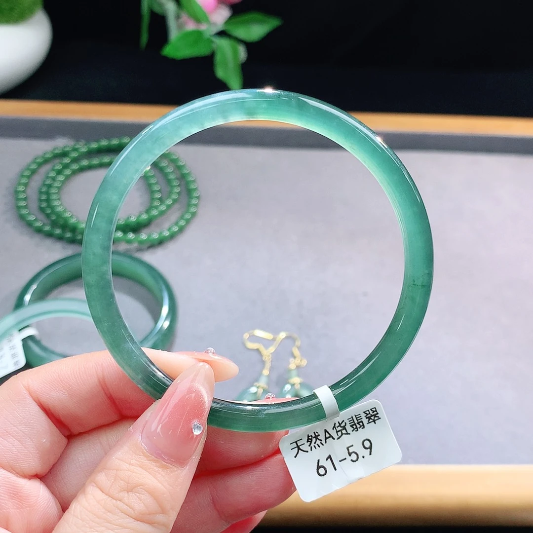 未镶嵌手镯（圆镯）翡翠