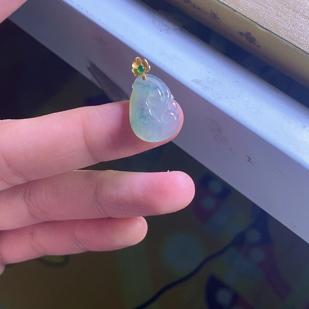 颈饰18K金镶嵌翡翠