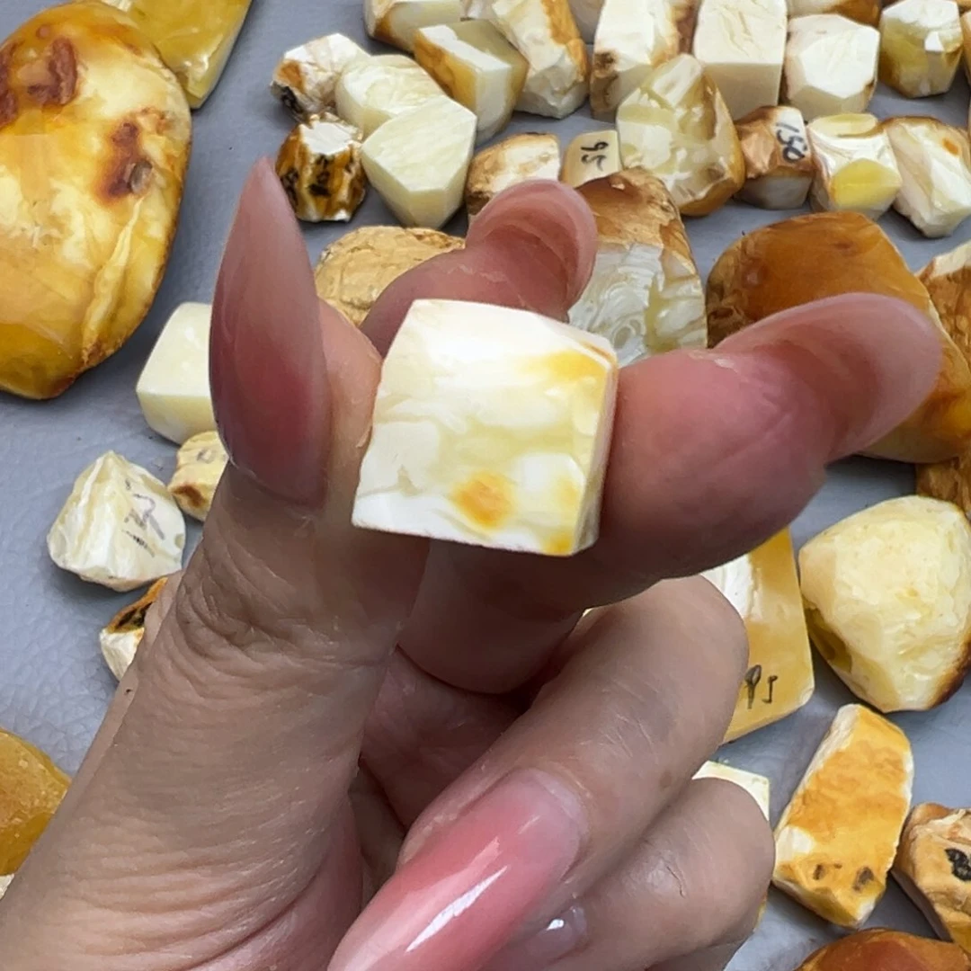 定制琥珀未镶嵌Y****l蜜蜡