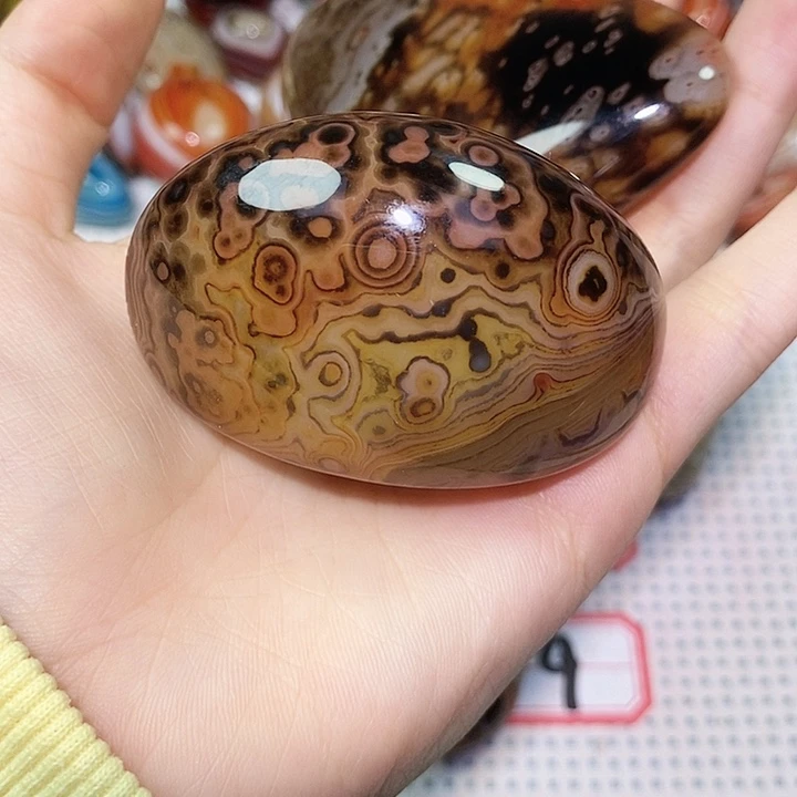 爱***亮玛瑙/玉髓未镶嵌珠宝奇石