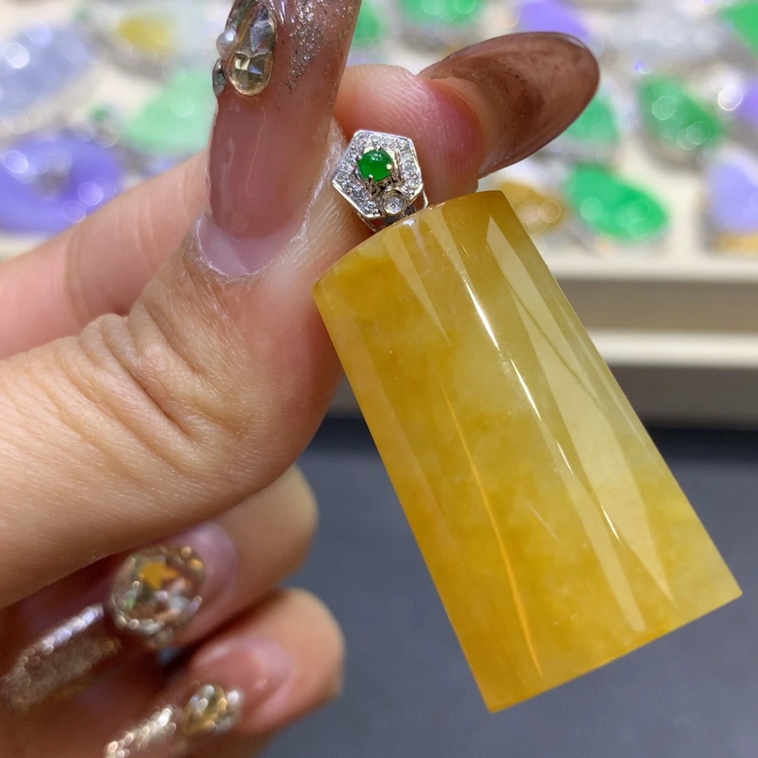 翡翠颈饰18K金镶嵌翡翠