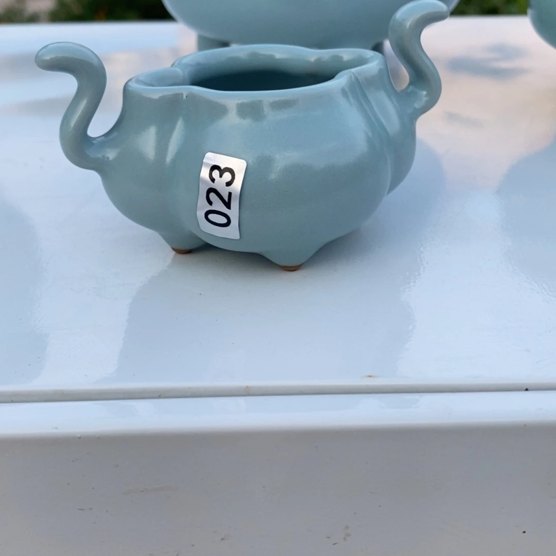 右***嚣抱朴汝瓷仿古微瑕