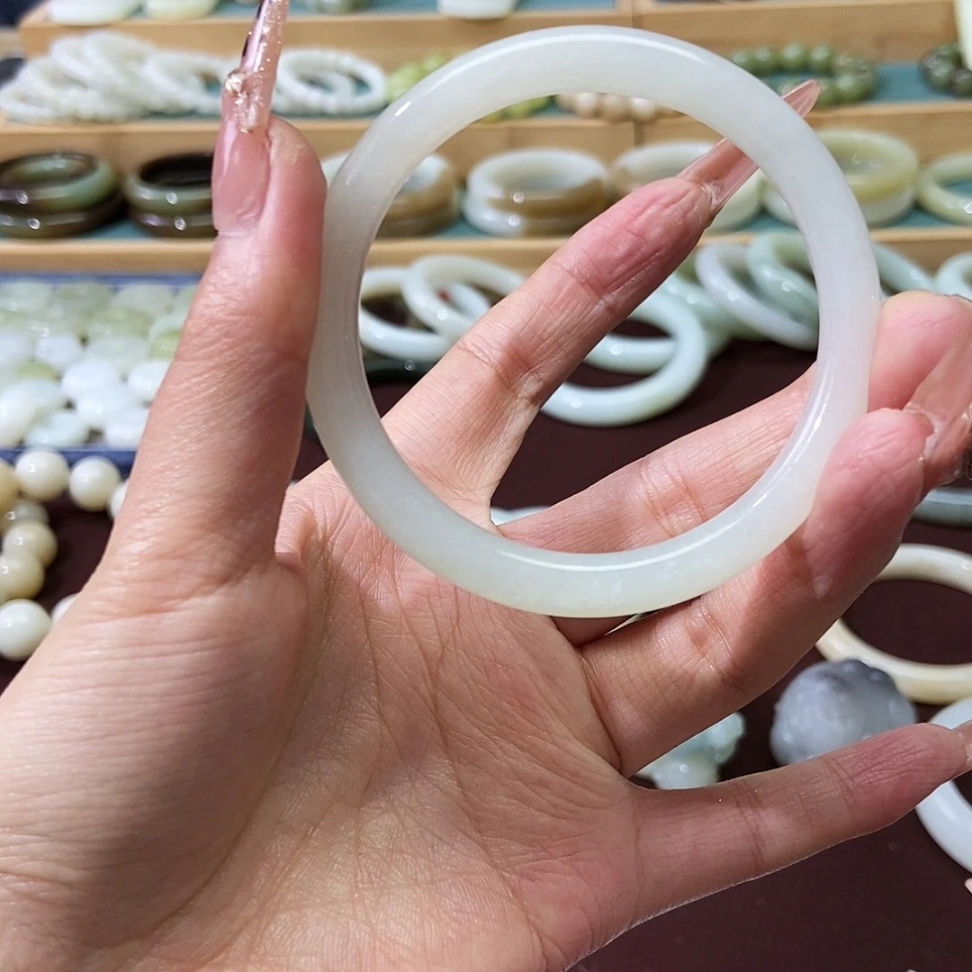 和田玉未镶嵌手镯