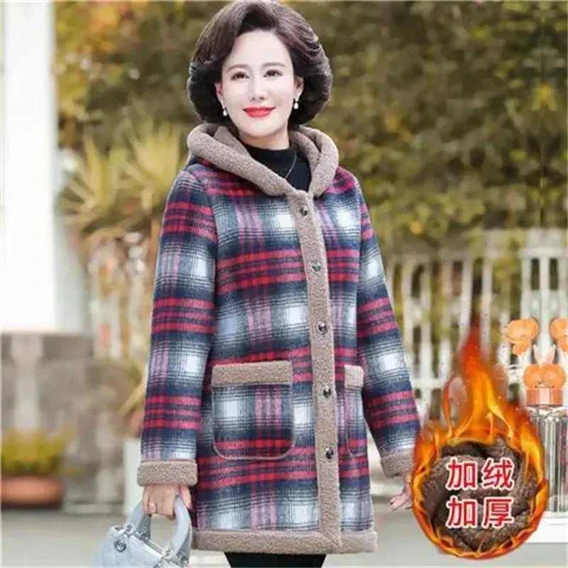 中老年人外套女冬款妈妈装加绒加厚宽松保暖格子中长款连帽时尚